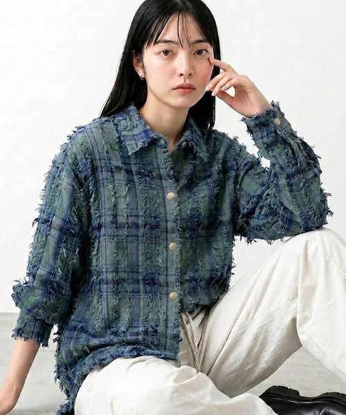 CRB(シーアールビー)の「フリンジチェックシャツ(シャツ/ブラウス・レディース・ベージュ/ブルー/オフホワイト・F)」の1枚目の写真