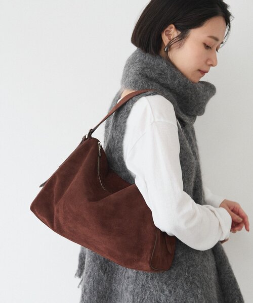 russet(ラシット)の「スエードトライアングルショルダーバッグ(ショルダーバッグ・レディース・グレー/ベージュ/ダークブラウン・FREE)」の6枚目の写真