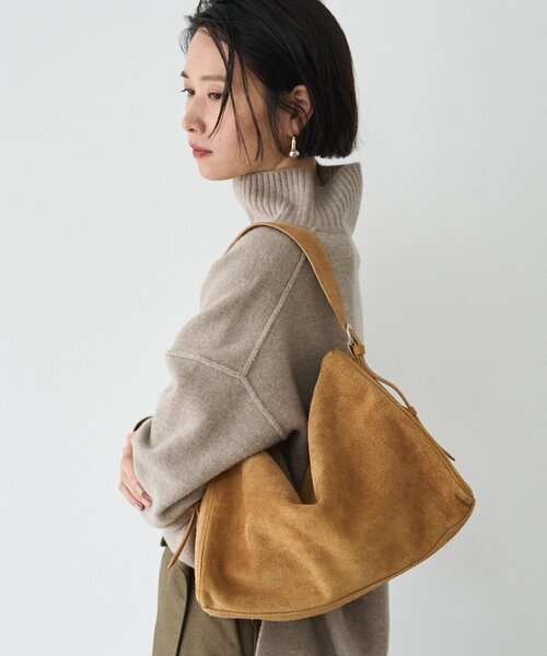 russet(ラシット)の「スエードトライアングルショルダーバッグ(ショルダーバッグ・レディース・グレー/ベージュ/ダークブラウン・FREE)」の12枚目の写真