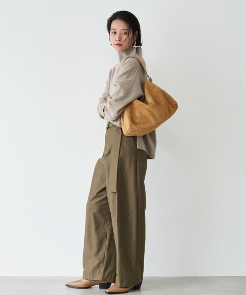 russet(ラシット)の「スエードトライアングルショルダーバッグ(ショルダーバッグ・レディース・グレー/ベージュ/ダークブラウン・FREE)」の14枚目の写真