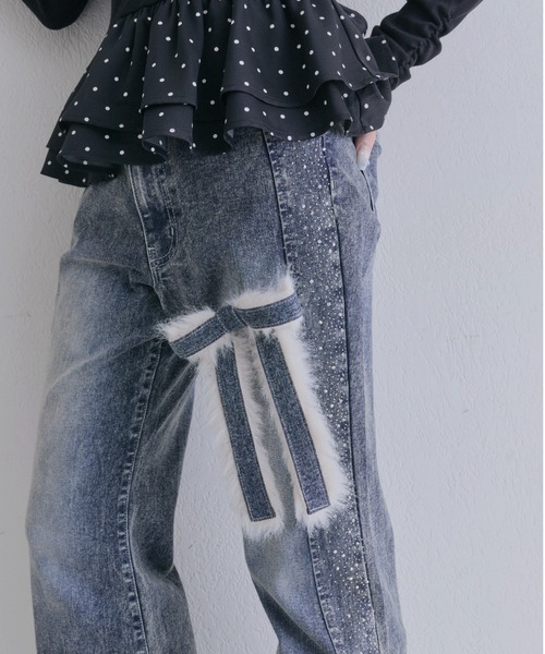 OLIVE des OLIVE(オリーブデオリーブ)の「リボンブローチストレッチデニム(デニムパンツ・レディース・サックスブルー/ネイビー・MEDIUM/SMALL)」の1枚目の写真