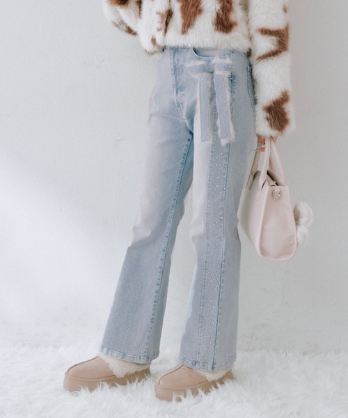 OLIVE des OLIVE(オリーブデオリーブ)の「リボンブローチストレッチデニム(デニムパンツ・レディース・サックスブルー/ネイビー・MEDIUM/SMALL)」の2枚目の写真