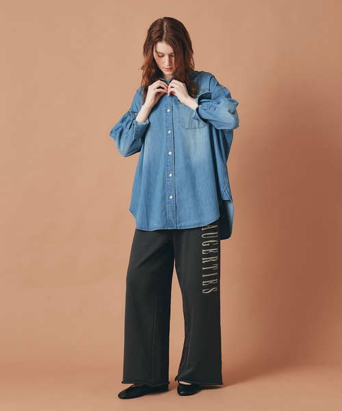 AT THE TRNK(アットザトランク)の「バック ロゴプリント デニム シャツ AT THE TRNK(シャツ/ブラウス・レディース・ブルー・フリー)」の21枚目の写真