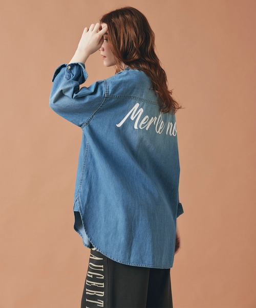AT THE TRNK(アットザトランク)の「バック ロゴプリント デニム シャツ AT THE TRNK(シャツ/ブラウス・レディース・ブルー・フリー)」の18枚目の写真