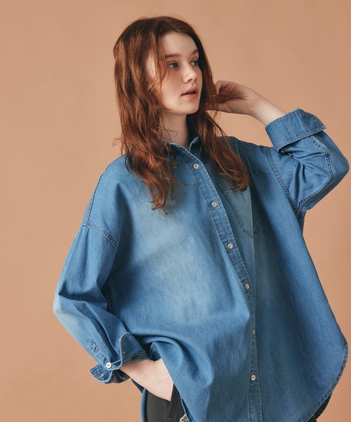 AT THE TRNK(アットザトランク)の「バック ロゴプリント デニム シャツ AT THE TRNK(シャツ/ブラウス・レディース・ブルー・フリー)」の11枚目の写真