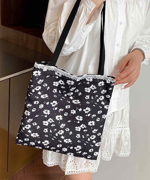 TONE SELECT GOODS(トーンセレクトグッズ)の「Liaa/小花柄レースフリルトートバッグ A18871(トートバッグ・レディース・その他4/その他3/その他2・FREE)」の2枚目の写真