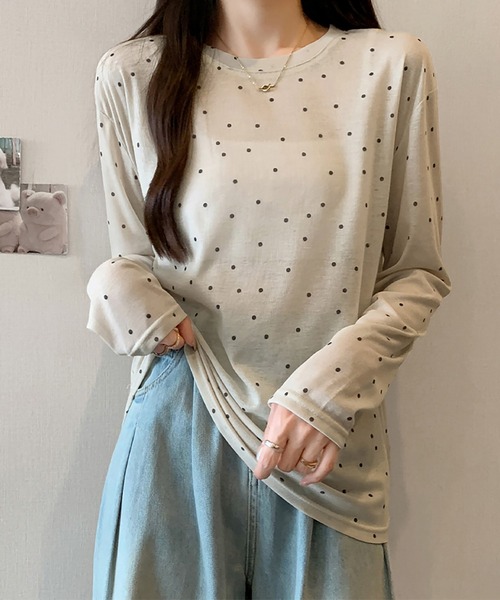 Doux Belle(ドゥーベル)の「ドット柄シアー長袖プルオーバー(Tシャツ/カットソー・レディース・ホワイト/ブラック/ベージュ/グレー・FREE)」の1枚目の写真