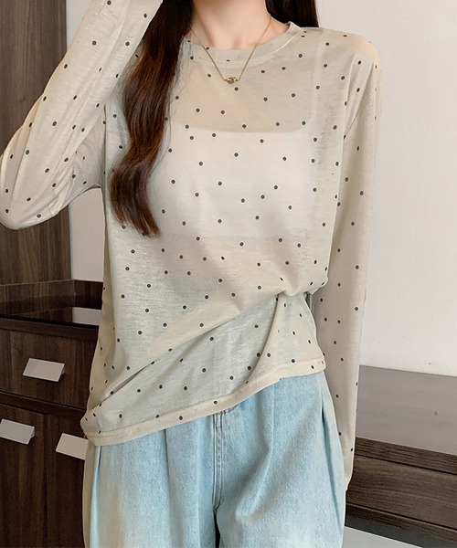 Doux Belle(ドゥーベル)の「ドット柄シアー長袖プルオーバー(Tシャツ/カットソー・レディース・ホワイト/ブラック/ベージュ/グレー・FREE)」の6枚目の写真