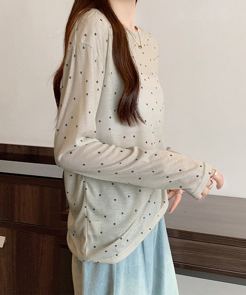 Doux Belle(ドゥーベル)の「ドット柄シアー長袖プルオーバー(Tシャツ/カットソー・レディース・ホワイト/ブラック/ベージュ/グレー・FREE)」の10枚目の写真