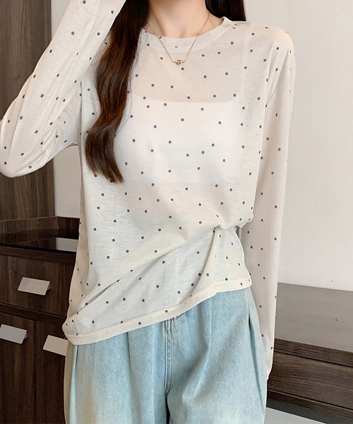 Doux Belle(ドゥーベル)の「ドット柄シアー長袖プルオーバー(Tシャツ/カットソー・レディース・ホワイト/ブラック/ベージュ/グレー・FREE)」の13枚目の写真