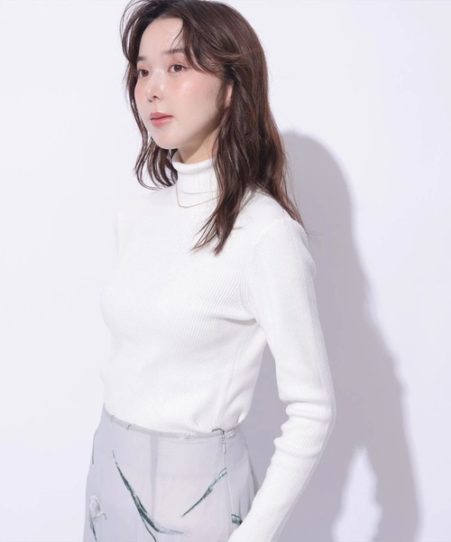 Mystrada(マイストラーダ)の「ウールタートルニット(ニット/セーター・レディース・ホワイト/レッド/ブラック/ベージュ系その他・38)」の6枚目の写真
