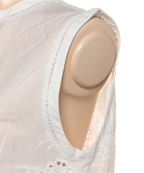 SLY（スライ）の「CUT WORK LACE TOPS（タンクトップ・レディース・ブラック/オフホワイト/ベージュ・2/1）」の6枚目の写真