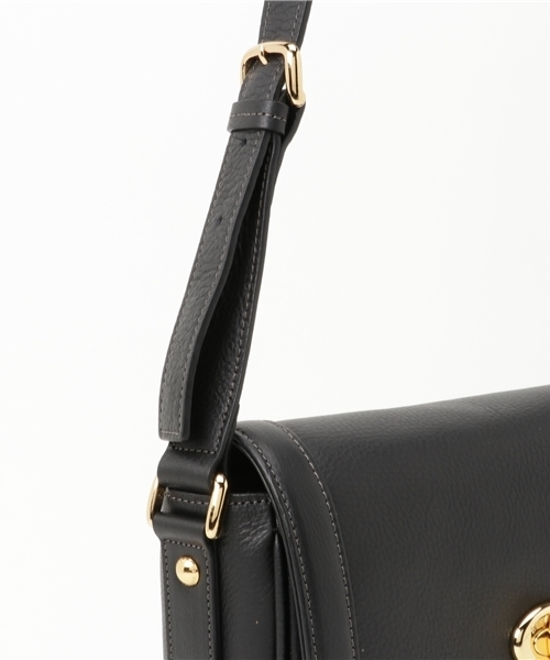 BLUE LABEL CRESTBRIDGE（ブルーレーベルクレストブリッジ）の「ソフトレザー　フラップショルダーバッグ（ショルダーバッグ・レディース・レッド/ブラック・X）」の5枚目の写真