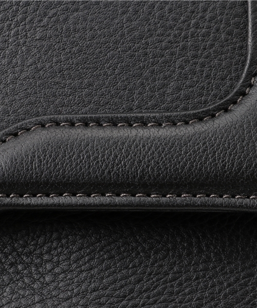 BLUE LABEL CRESTBRIDGE（ブルーレーベルクレストブリッジ）の「ソフトレザー　フラップショルダーバッグ（ショルダーバッグ・レディース・レッド/ブラック・X）」の7枚目の写真