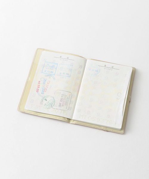 MILESTO（ミレスト）の「スキミングブロック パスポートカバー 皮革調R（トラベルグッズ・メンズ・ブラック/キャメル/レッド・ﾌﾘ-）」の5枚目の写真