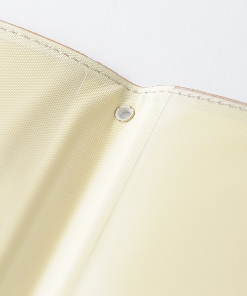 MILESTO（ミレスト）の「スキミングブロック パスポートカバー 皮革調R（トラベルグッズ・メンズ・ブラック/キャメル/レッド・ﾌﾘ-）」の7枚目の写真