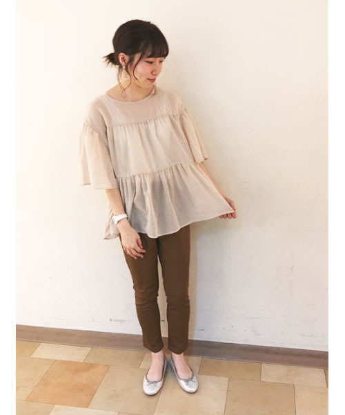 earth music&ecology(アースミュージックアンドエコロジー)の「・ティアードブラウス(シャツ/ブラウス・レディース・キャメル/カーキ/ブラック/ライトベージュ・FREE)」の2枚目の写真