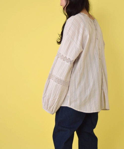 w closet（ダブルクローゼット）の「ストライプドビーレース切替ブラウス（シャツ/ブラウス・レディース・ホワイト/キナリ/ライトグレー・FREE）」の10枚目の写真