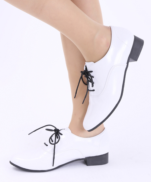 WEGO(ウィゴー)の「WEGO/エナメルシューズ(ドレスシューズ・レディース・シルバー/ホワイト/ブラック/サックスブルー/ピンク・23.5/24.5)」の2枚目の写真