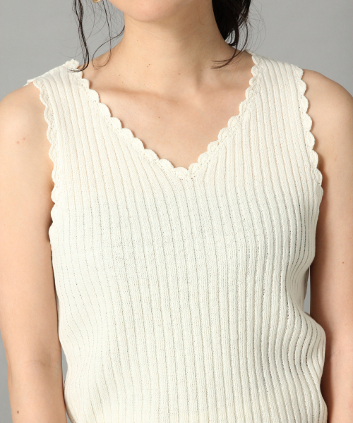 LOWRYS FARM（ローリーズファーム）の「カギバリリブタンク　838082（ニット/セーター・レディース・ブラウン/オフホワイト/ブラック/ベージュ・FREE）」の19枚目の写真