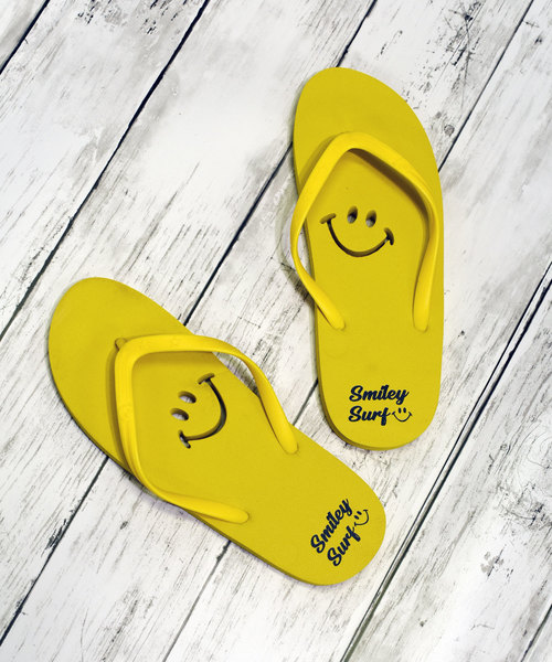 291295=HOMME(ニーキューイチニーキューゴーオム)の「【SMILEY FACE】 スマイルマーク ビーチサンダル(サンダル・メンズ・ブラック/アイボリー/ネイビー/ピンク/イエロー・2/3)」の4枚目の写真