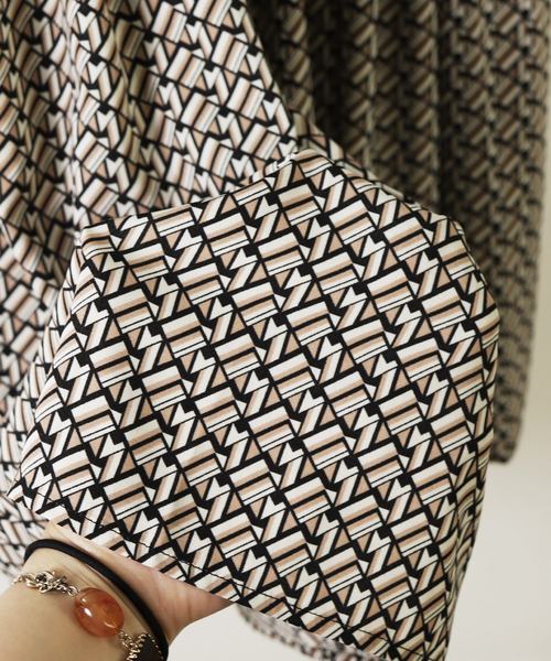 reca（レカ）の「幾何学柄スカート（スカート・レディース・ベージュ・FREE）」の6枚目の写真