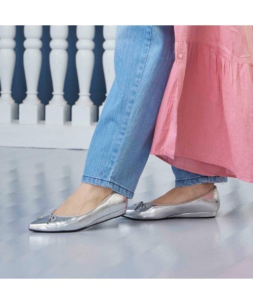 Mode et Jacomo（モードエジャコモ）の「リボンバレエシューズ（バレエシューズ・レディース・ヘザーグレー/エンジ/ライトブラック/ベージュ系その他/シルバー/ベージュ系その他2・23cm/23.5cm/24cm/24.5cm/22.5cm/25cm/22cm）」の19枚目の写真