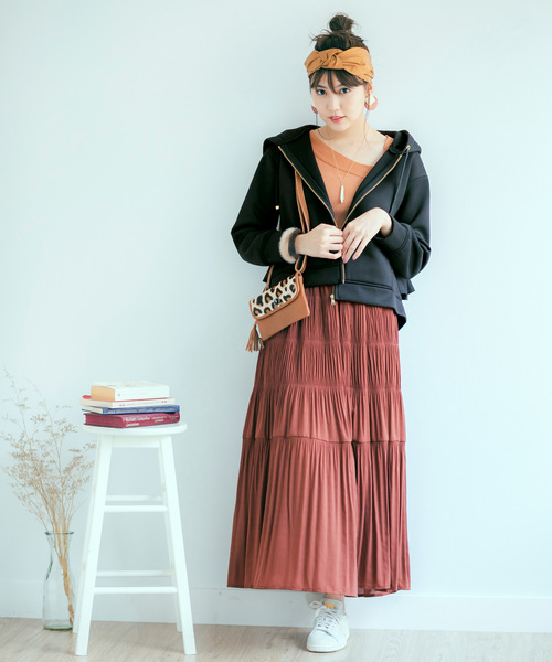 FEERICHELU（フェリーシェル）の「ボンディング バックフリル パーカー FEERICHELU（パーカー・レディース・グレー/ブラック/グレイッシュベージュ・F）」の2枚目の写真