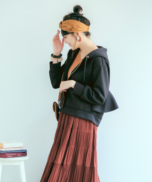 FEERICHELU（フェリーシェル）の「ボンディング バックフリル パーカー FEERICHELU（パーカー・レディース・グレー/ブラック/グレイッシュベージュ・F）」の6枚目の写真