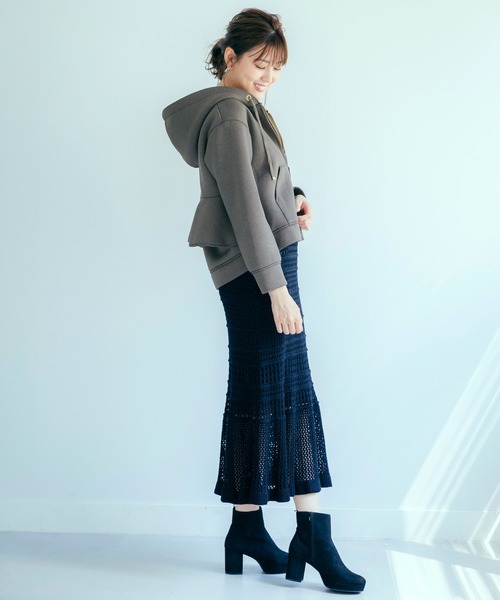 FEERICHELU（フェリーシェル）の「ボンディング バックフリル パーカー FEERICHELU（パーカー・レディース・グレー/ブラック/グレイッシュベージュ・F）」の7枚目の写真