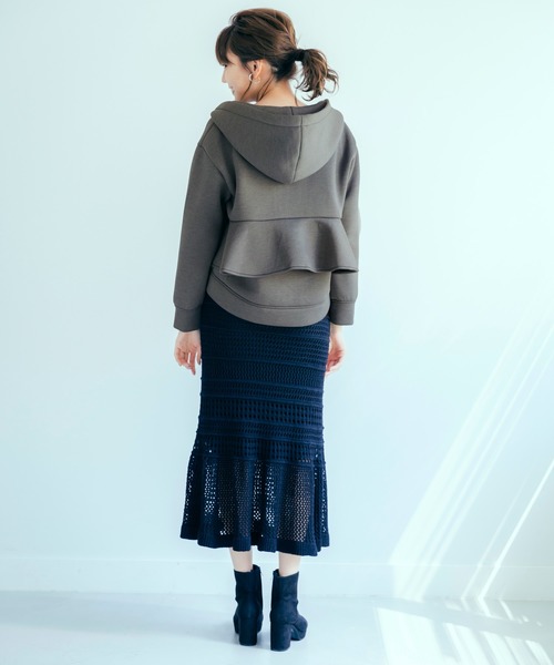 FEERICHELU（フェリーシェル）の「ボンディング バックフリル パーカー FEERICHELU（パーカー・レディース・グレー/ブラック/グレイッシュベージュ・F）」の9枚目の写真