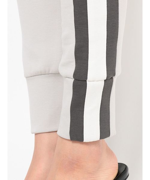 GYDA（ジェイダ）の「サイドラインパンツ（その他パンツ・レディース・ライトグレー/ブラック/ベージュ・FREE）」の10枚目の写真