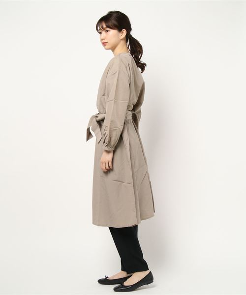 BELLUNA（ベルーナ）の「ベルト付タック使いロングガウンコート（その他アウター・レディース・ネイビー/グレイッシュベージュ/オリーブ・LARGE/MEDIUM/X-LARGE）」の10枚目の写真