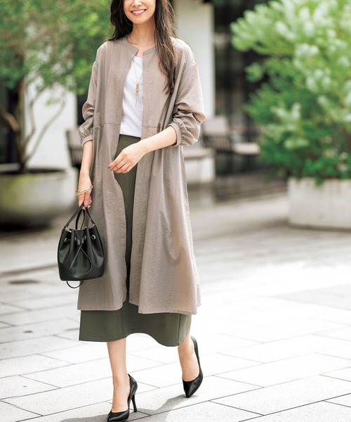 BELLUNA（ベルーナ）の「ベルト付タック使いロングガウンコート（その他アウター・レディース・ネイビー/グレイッシュベージュ/オリーブ・LARGE/MEDIUM/X-LARGE）」の7枚目の写真