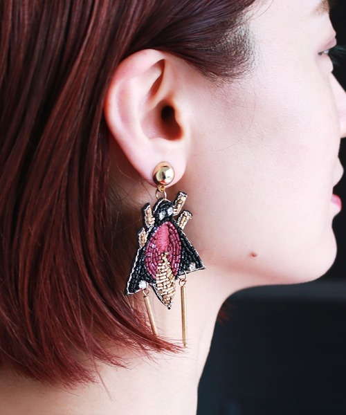misto accessories(ミストアクセサリーズ)の「インセクトピアス(ピアス(両耳用)・レディース・ブラック/ホワイト・FREE)」の2枚目の写真