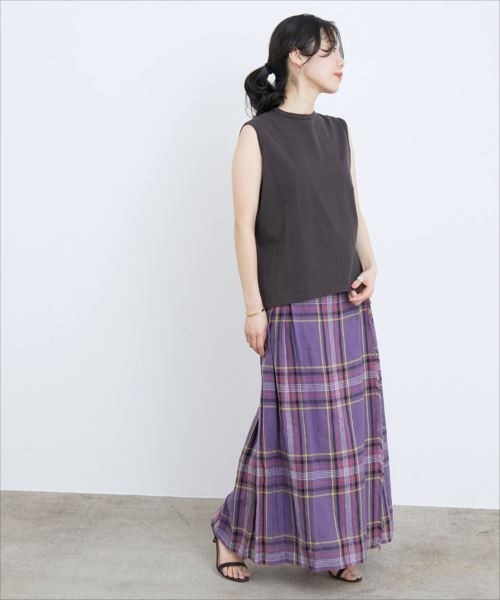 BATONER（バトナー）の「【BATONER for ADAM ET ROPE'】色別注PACK T-SHIRT(ノースリーブ)（Tシャツ/カットソー・レディース・チャコールグレー/ホワイト系その他5/ブラウン系その他2・1）」の6枚目の写真