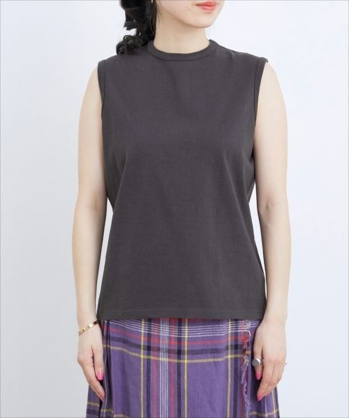 BATONER（バトナー）の「【BATONER for ADAM ET ROPE'】色別注PACK T-SHIRT(ノースリーブ)（Tシャツ/カットソー・レディース・チャコールグレー/ホワイト系その他5/ブラウン系その他2・1）」の12枚目の写真