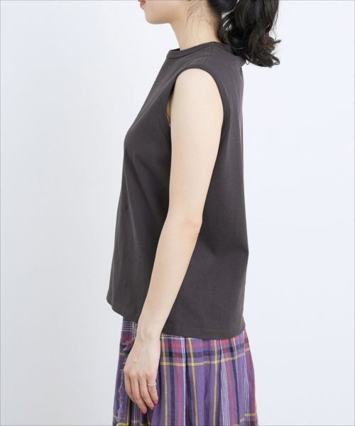 BATONER（バトナー）の「【BATONER for ADAM ET ROPE'】色別注PACK T-SHIRT(ノースリーブ)（Tシャツ/カットソー・レディース・チャコールグレー/ホワイト系その他5/ブラウン系その他2・1）」の10枚目の写真