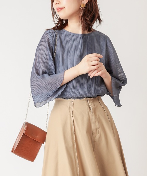 natural couture（ナチュラルクチュール）の「ヘリンボーンクリンクルシアーブラウス（シャツ/ブラウス・レディース・ブラック/ブルー/モカ/ライトベージュ/サーモンピンク・FREE）」の5枚目の写真