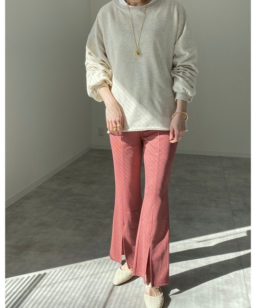 She's Closet（シーズクローゼット）の「裾センタースリット入りセミフレアリブパンツ（その他パンツ・レディース・ベージュ/スモークピンク・FREE）」の3枚目の写真