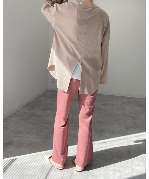 She's Closet（シーズクローゼット）の「裾センタースリット入りセミフレアリブパンツ（その他パンツ・レディース・ベージュ/スモークピンク・FREE）」の4枚目の写真