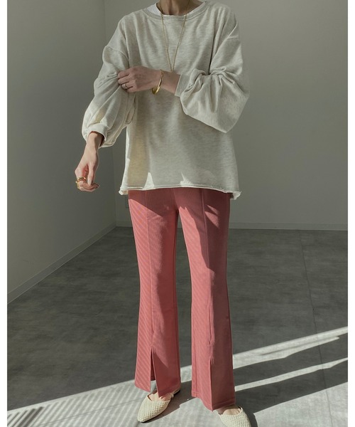 She's Closet（シーズクローゼット）の「裾センタースリット入りセミフレアリブパンツ（その他パンツ・レディース・ベージュ/スモークピンク・FREE）」の6枚目の写真