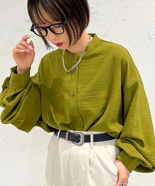 apres jour mignon(アプレジュールミニョン)の「袖ボリュームバンドカラーシャツ【ZOZOTOWN限定アイテム】(シャツ/ブラウス・レディース・ライトベージュ/オフホワイト/グリーン系その他/ブラック/ブルー系その他/その他/カーキ/パープル系その他/グリーン系その他2・フリー/X-LARGE)」の6枚目の写真