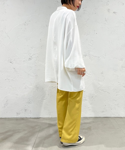 apres jour mignon(アプレジュールミニョン)の「袖ボリュームバンドカラーシャツ【ZOZOTOWN限定アイテム】(シャツ/ブラウス・レディース・ライトベージュ/オフホワイト/グリーン系その他/ブラック/ブルー系その他/その他/カーキ/パープル系その他/グリーン系その他2・フリー/X-LARGE)」の12枚目の写真