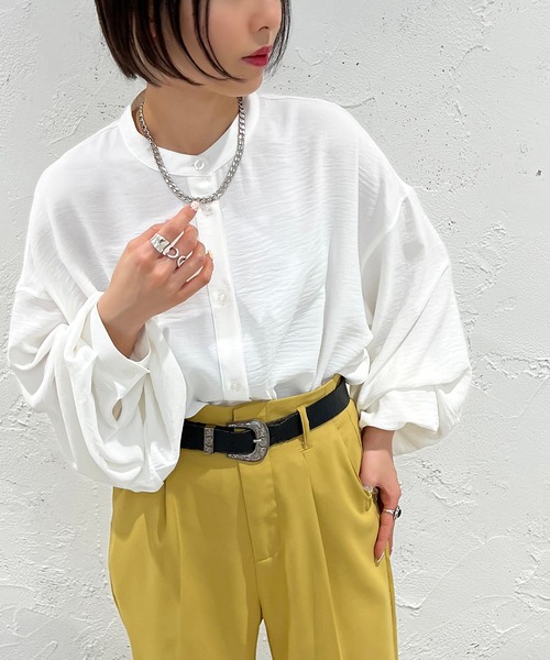 apres jour mignon(アプレジュールミニョン)の「袖ボリュームバンドカラーシャツ【ZOZOTOWN限定アイテム】(シャツ/ブラウス・レディース・ライトベージュ/オフホワイト/グリーン系その他/ブラック/ブルー系その他/その他/カーキ/パープル系その他/グリーン系その他2・フリー/X-LARGE)」の10枚目の写真