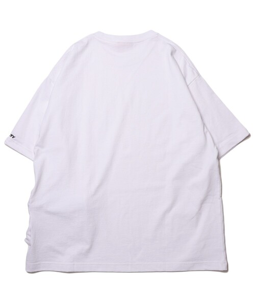 FREAK'S STORE（フリークスストア）の「WEB限定 KELTY×FREAK'S STORE/ケルティ 別注 サイドポケット クルーネックTシャツ/ビッグシルエット（Tシャツ/カットソー・メンズ・ホワイト/ブラック/オリーブ/サックスブルー/ラベンダー/グレイッシュベージュ/サーモンピンク・SMALL/MEDIUM/LARGE/X-LARGE）」の16枚目の写真