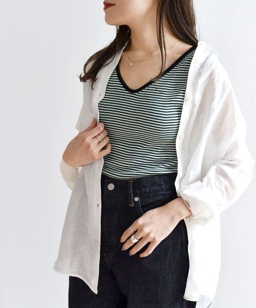 SHIPS（シップス）の「【SHIPS別注】miller:カップVネックタンク（タンクトップ・レディース・ブラウン/オフホワイト/グリーン・ONE SIZE）」の3枚目の写真