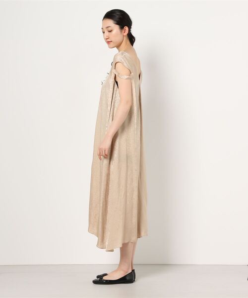 RITO(リト)の「RITO キュプラビスコースジャガードVネックドレス(ワンピース・レディース・ベージュ・38/36)」の2枚目の写真