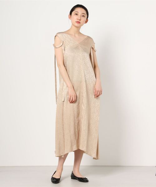 RITO(リト)の「RITO キュプラビスコースジャガードVネックドレス(ワンピース・レディース・ベージュ・38/36)」の9枚目の写真