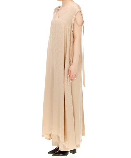 RITO(リト)の「RITO キュプラビスコースジャガードVネックドレス(ワンピース・レディース・ベージュ・38/36)」の5枚目の写真